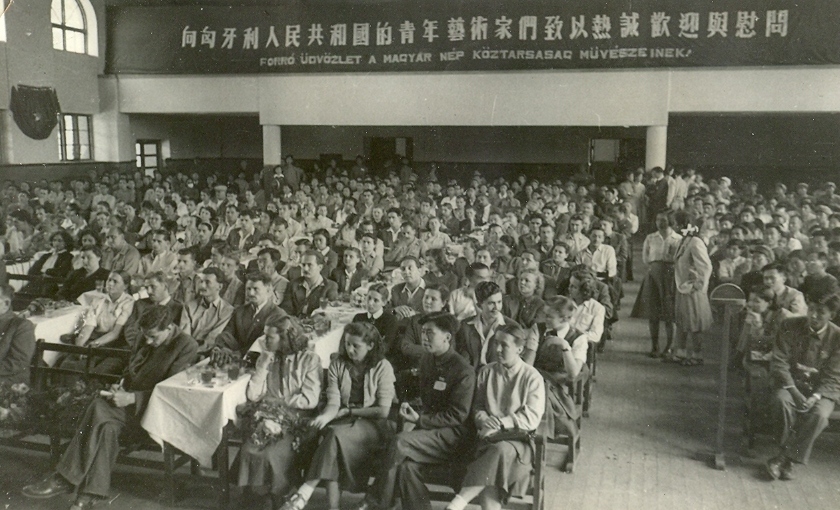 1952 május - Kína